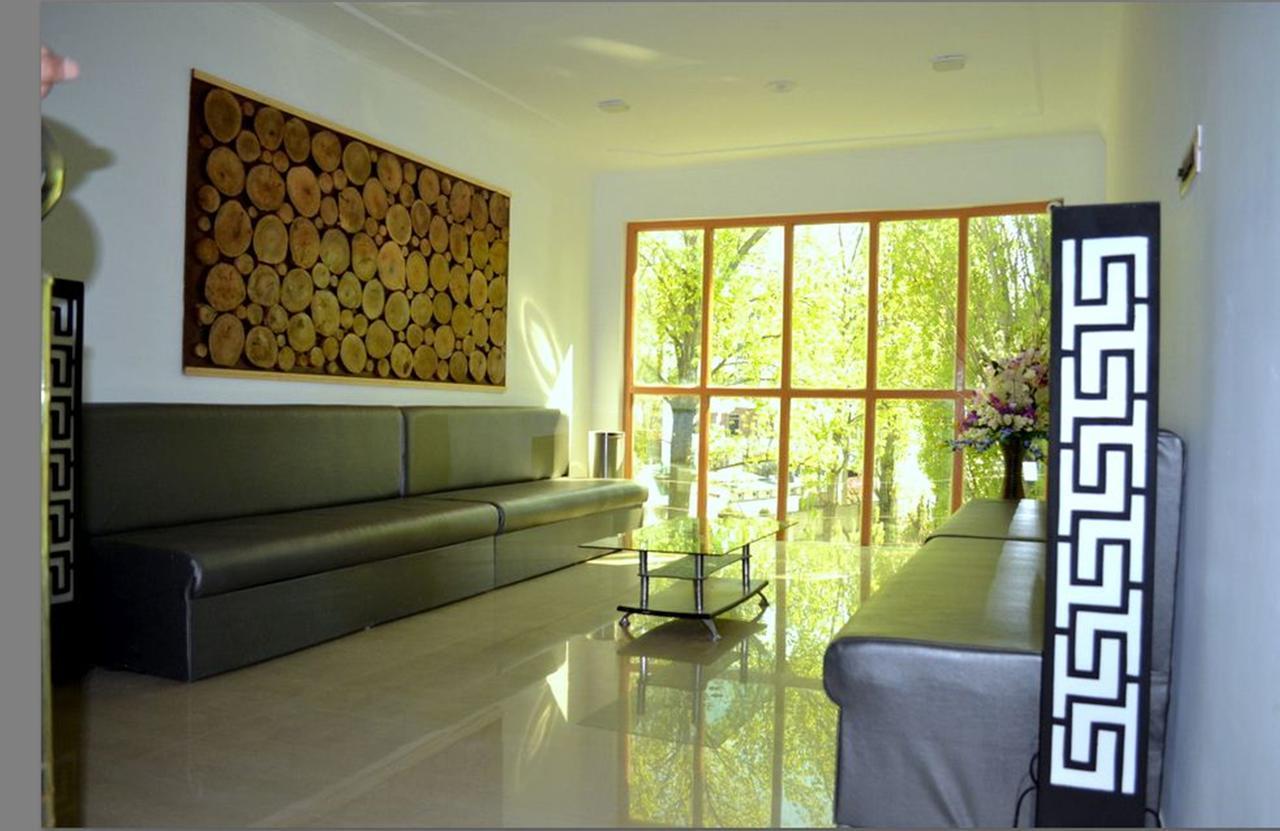 Hotel Green Leaf Srīnagar Екстериор снимка